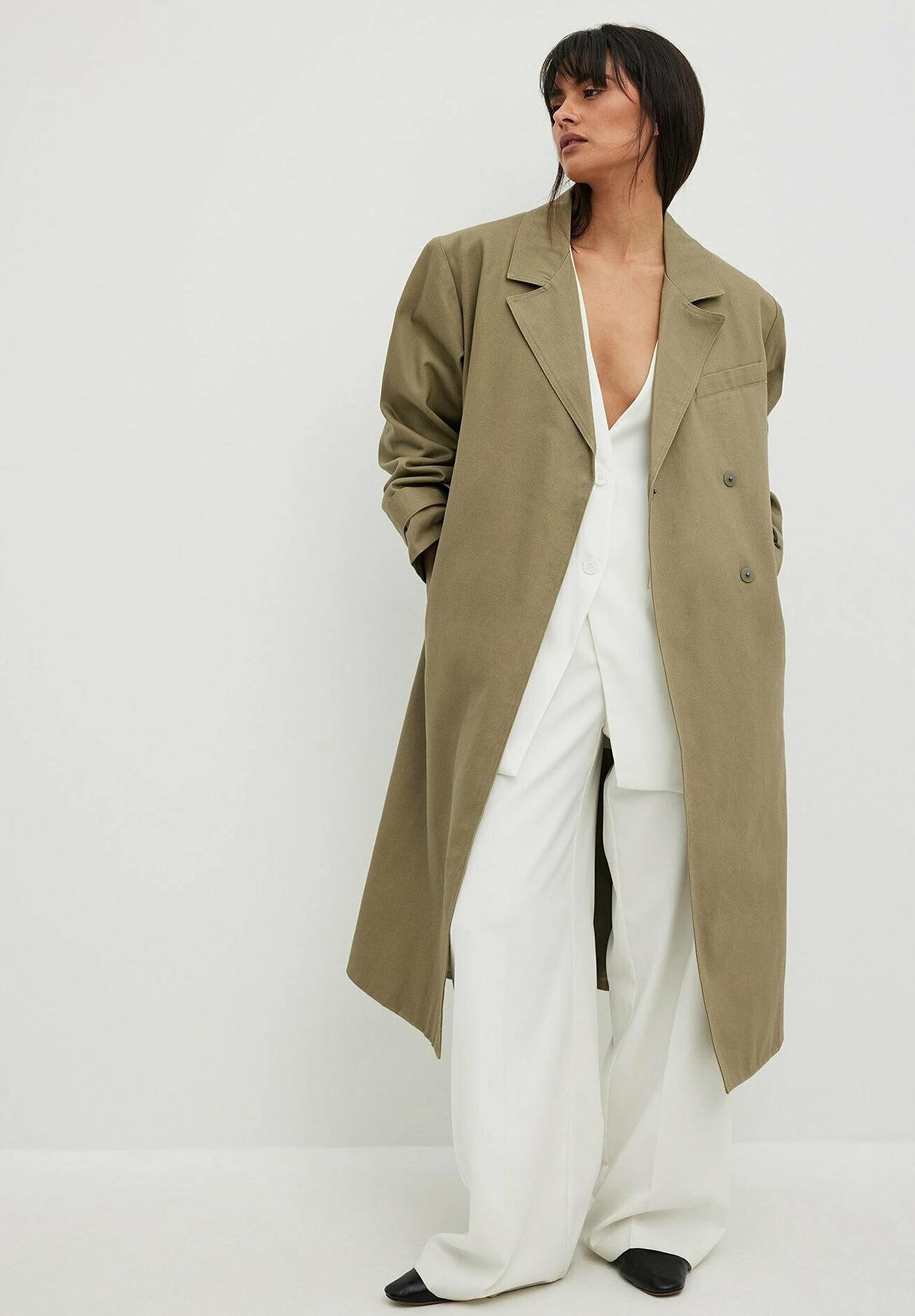 NA-KD Aus Schwerer - Gabardina - Khaki