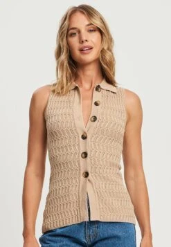 Calli Chaleco - Nude