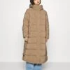 Yasliro Long Padded Coat - Abrigo De Invierno - Caribou